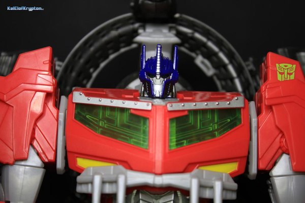 Video Review And Images   Beast Hunters Ultimate Class Optimus Prime Transformers Prime Action Figure  (5 of 16)